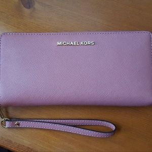 Michael Kors Jet Set Continental Wallet